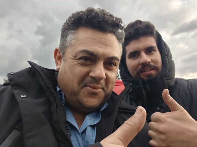 Chano Gil (i) y Saúl Perera tras cruzar la frontera entre Ucrania y Polonia. 