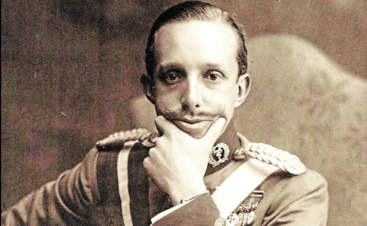Alfonso XIII refrendó el Real Decvreto que dispuso la hora oficial de Canarias. 