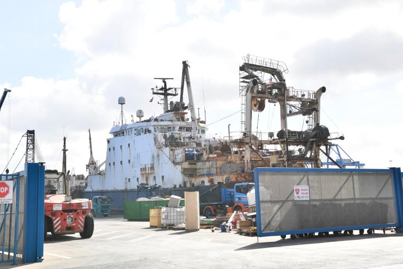 Fotos: El puerto de Las Palmas, con 3 barcos rusos atracados, a la espera del veto