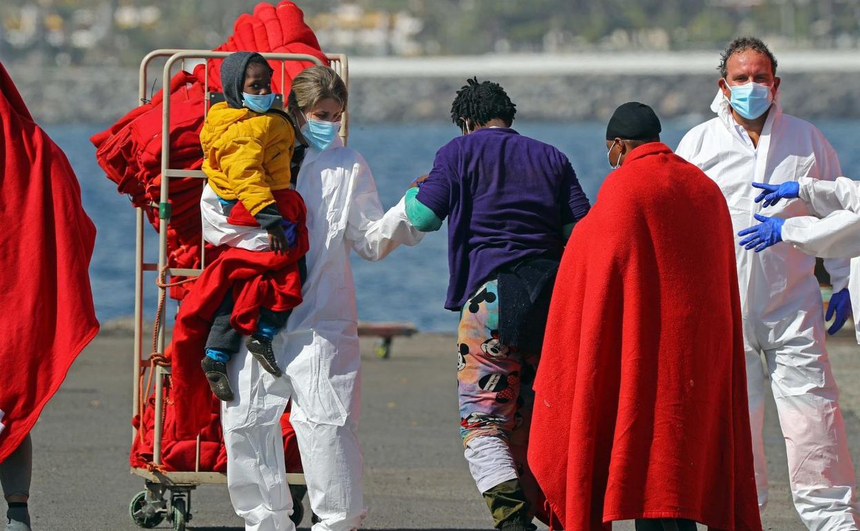 Uno de los últimos recatados por Salvamento Marítimo mientras navegaban al sur de Gran Canaria. 