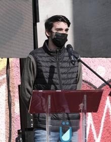 Imagen secundaria 2 - En la foto superior, el equipo emprendedor que quiere montar un hotel pensado para dueños y mascotas. Sobre estas líneas, vista de la feria en el momento en que Gañán se dririge al público. Y al lado, Manuel A. Rodríguez. 