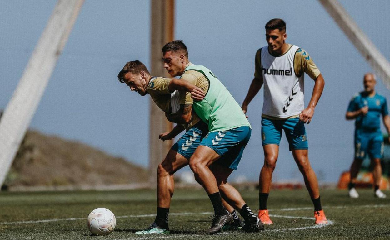 Eric Curbelo y Álvaro Lemos se emplean a fondo. 