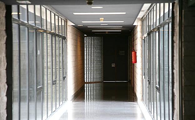 Luz verde a la orden de trasladar a residencias a mayores que viven en los hospitales canarios