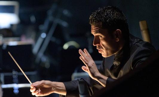 Rafael Sánchez Araña, dirigiendo en Vilna. 