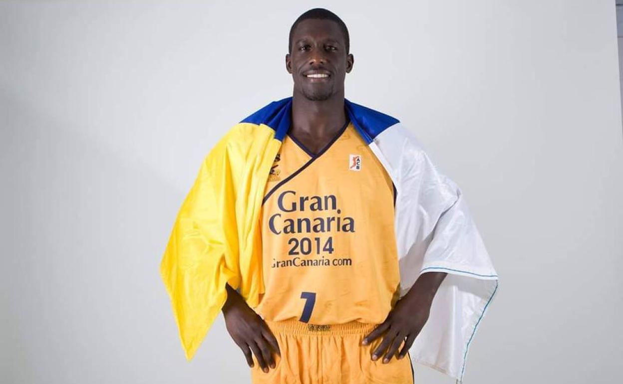 Imagen de archivo de Savané con la camiseta amarilla. 