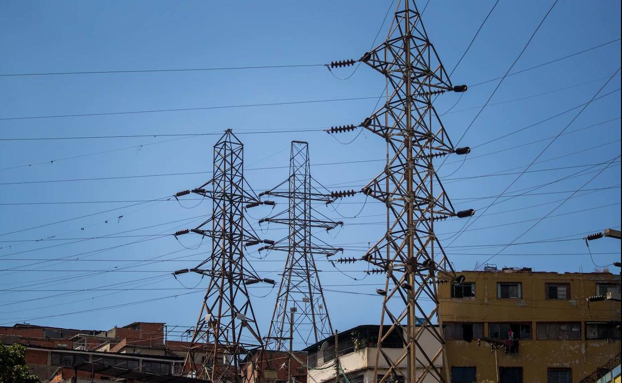 La subida se produce un domingo, que es el día de menor actividad económica y la demanda energética. 