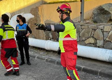 Imagen secundaria 1 - Rescatan a dos perros en una depuradora de Barranco Seco