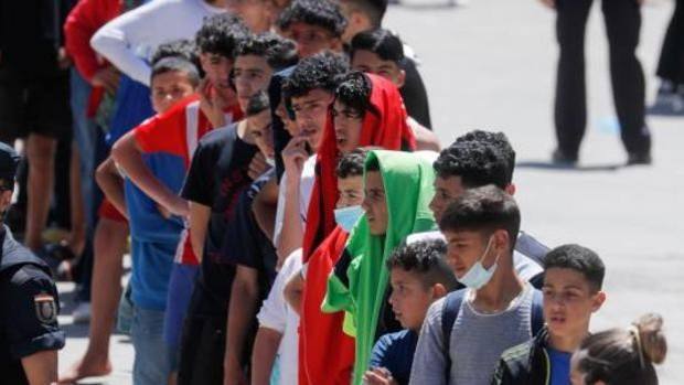Imagen de archivo de menores inmigrantes en Ceuta. 