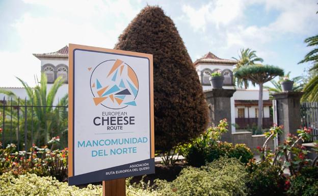 Señalización de la incorporación de Teror a la European Cheese Route. 