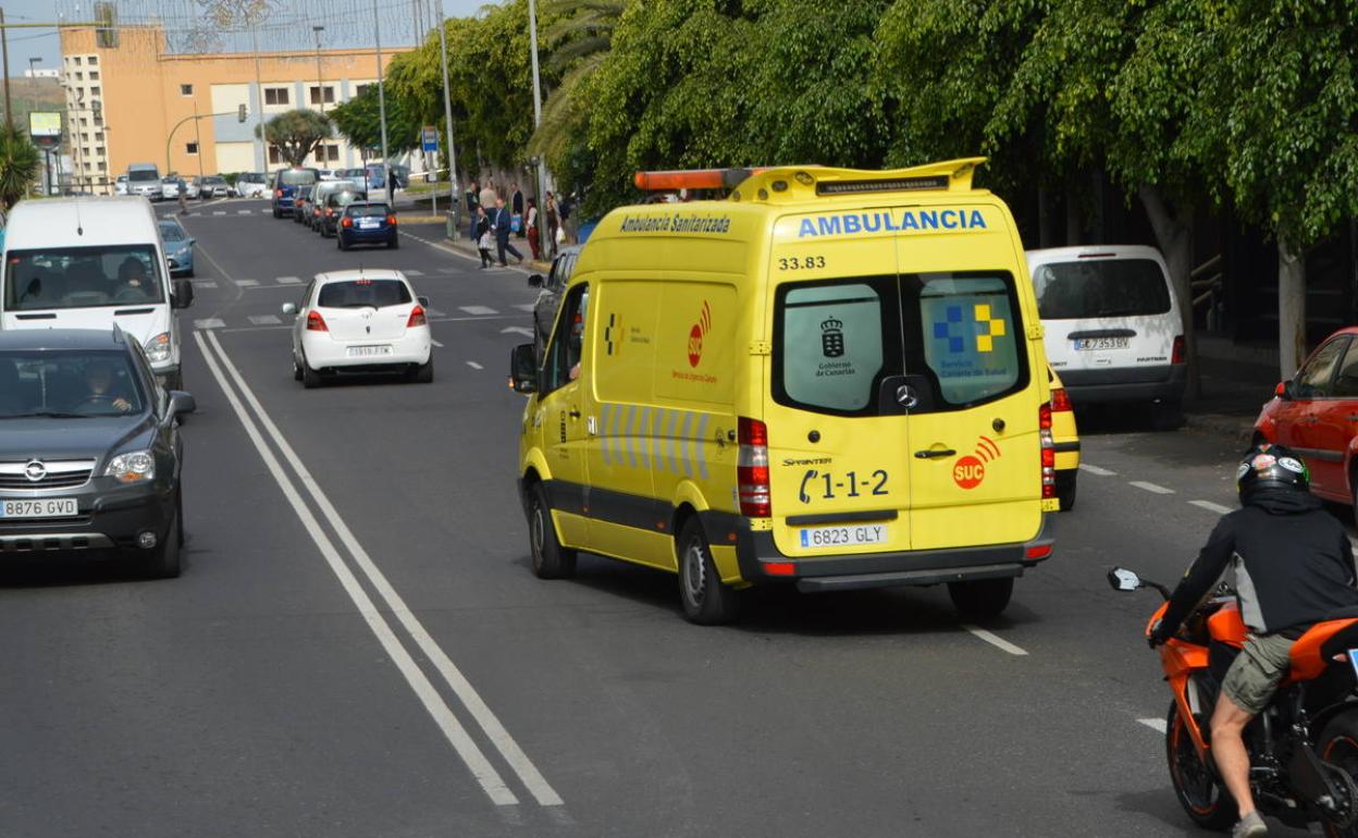 Un motorista herido en una colisión con un turismo en Firgas