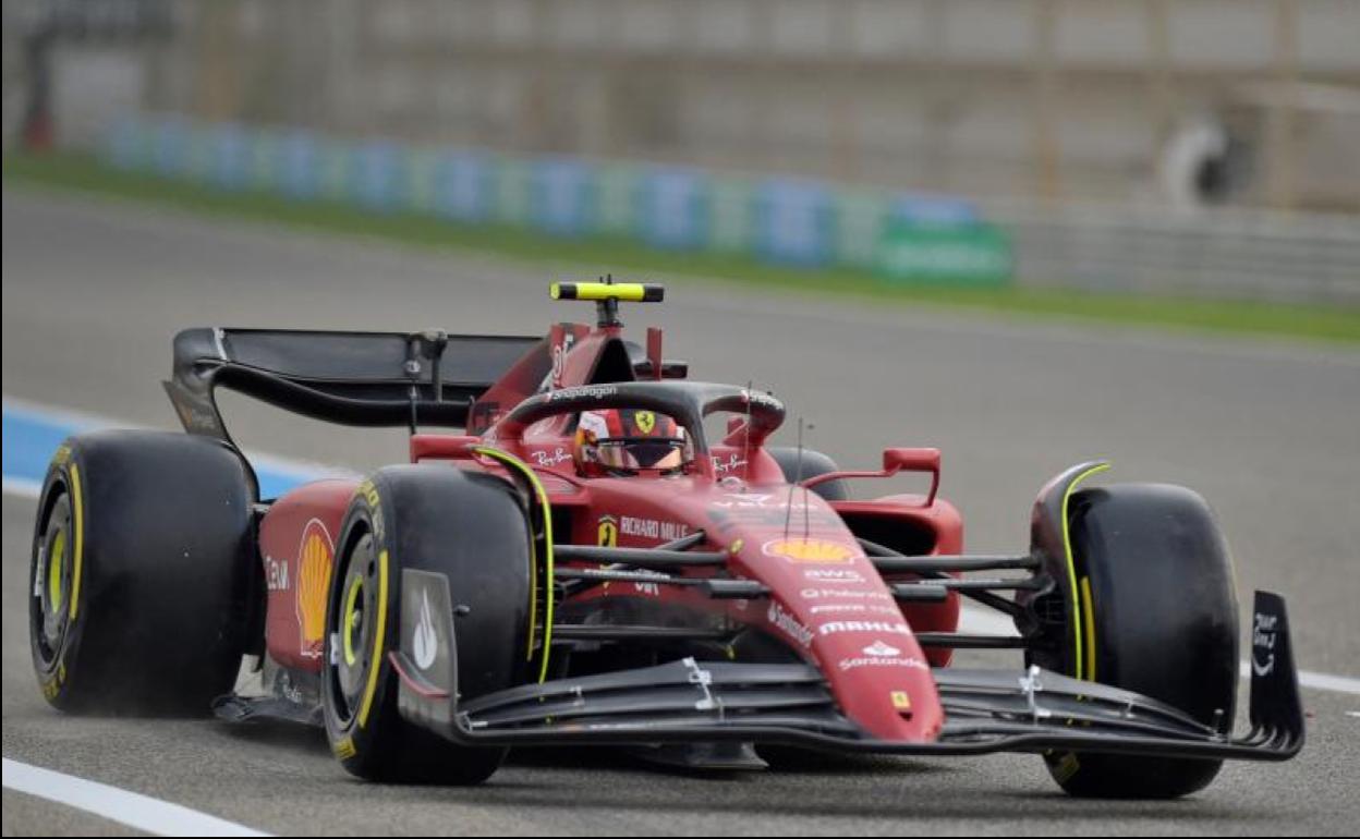 Carlos Sainz, al volante de su Ferrari. 