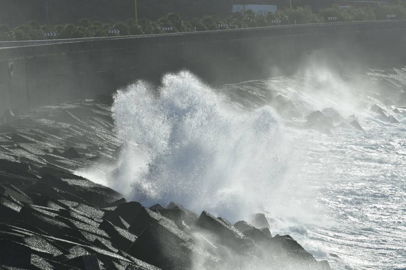 Fotos: Fuerte oleaje en Canarias por la borrasca Celia