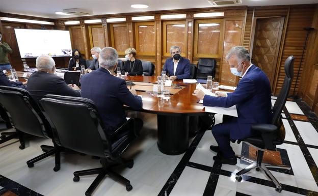 El presidente Ángel Víctor Torres ayer durante la reunión del Consejo Asesor. 