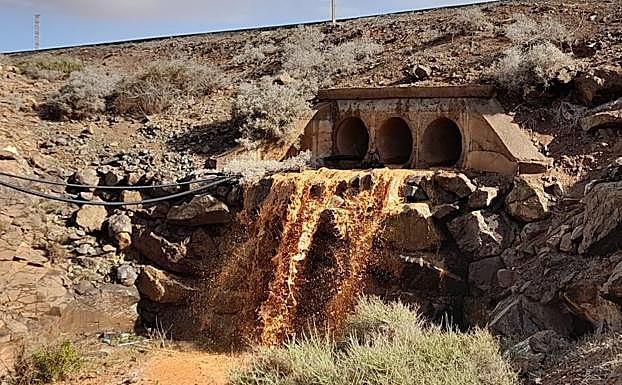 Puente de la carretera que enlaza Antigua con Betancuria tras los chubascos de la mañana. 