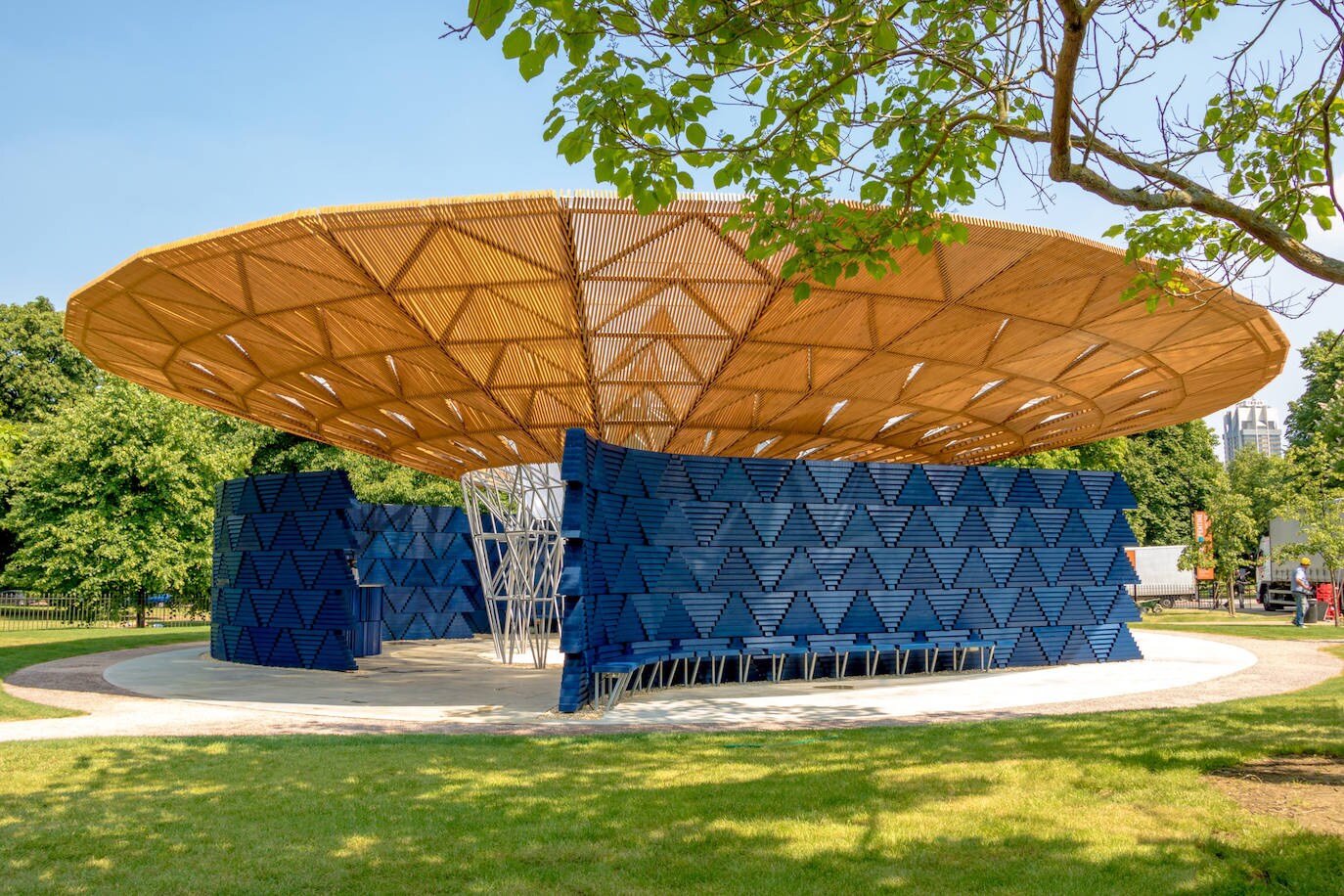 En 2017, Kéré diseñó el Serpentine Pavilion de Londres.