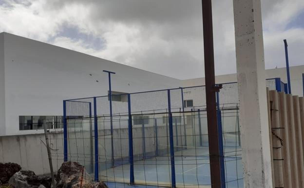 Exterior de la piscina de Tías, en imagen de este miércoles. 