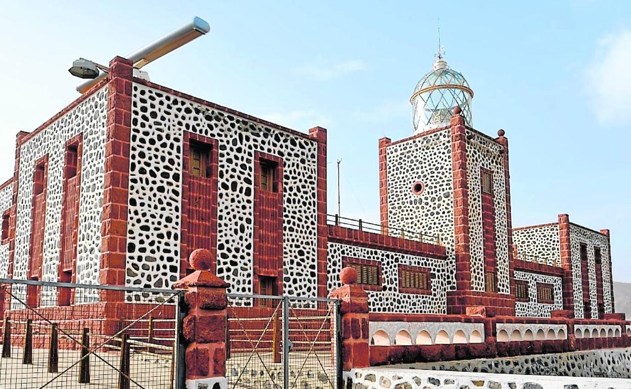 La Maxorata intenta acercarse a África en el faro de la Entallada