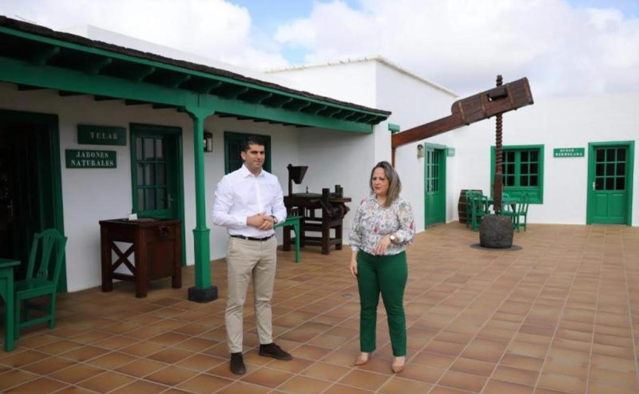 Consejeros en el espacio para los artesanos. 