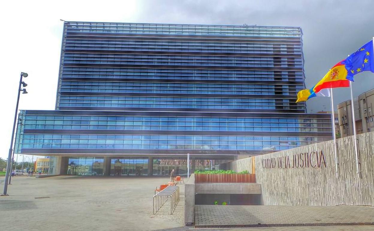 Un menor a su madre cuchillo en mano: «Te rajo como una caballa»