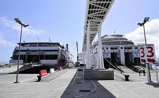 Los barcos han llegado a Canarias esta semana con un 15% de la carga habitual de alimentos por la huelga del transporte de la península. 