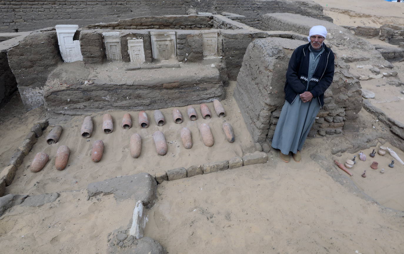 Fotos: Egipto descubre cinco tumbas faraónicas en Saqqara