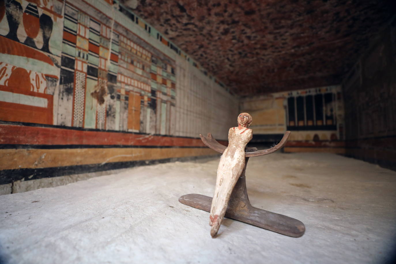 Fotos: Egipto descubre cinco tumbas faraónicas en Saqqara