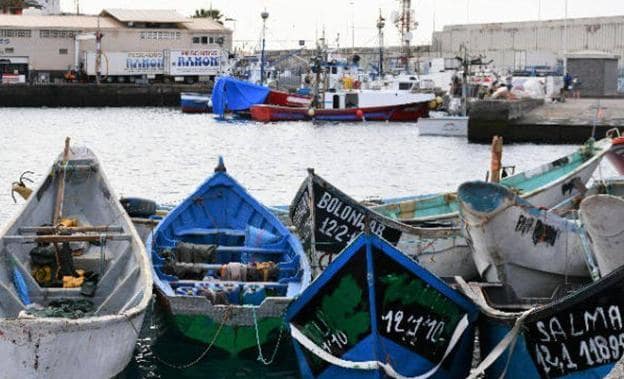 Rescatan a dos migrantes a bordo de una patera al sur de Gran Canaria