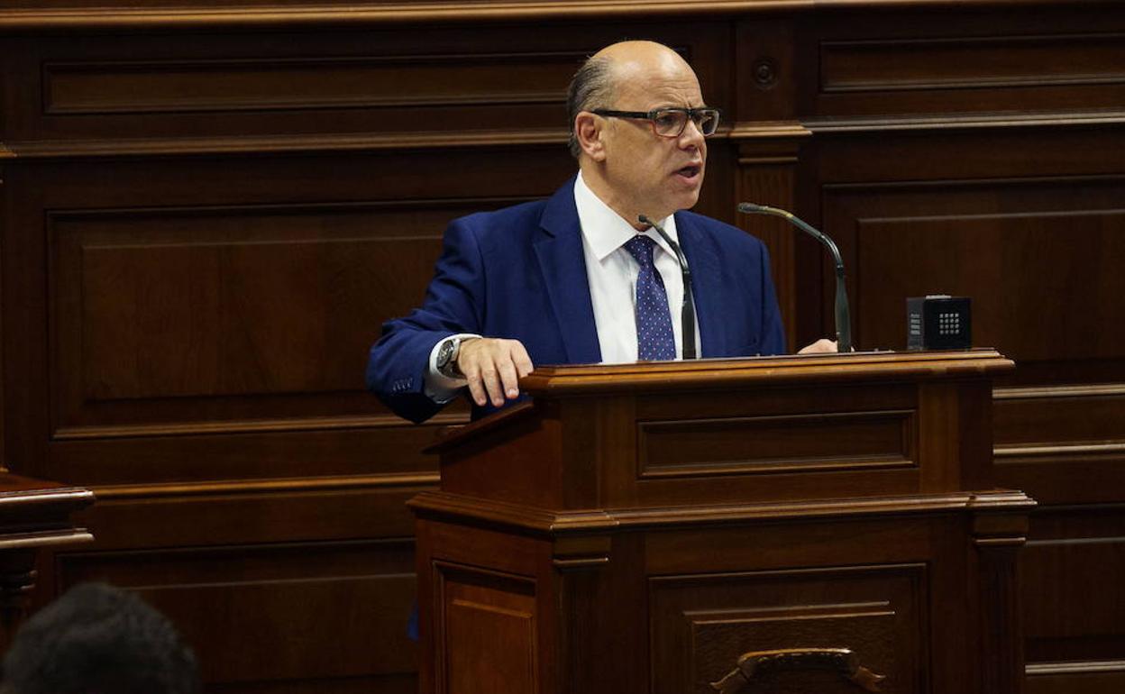 El portavoz de Coalición Canaria, José Miguel Barragán, en el Parlamento de Canarias. 