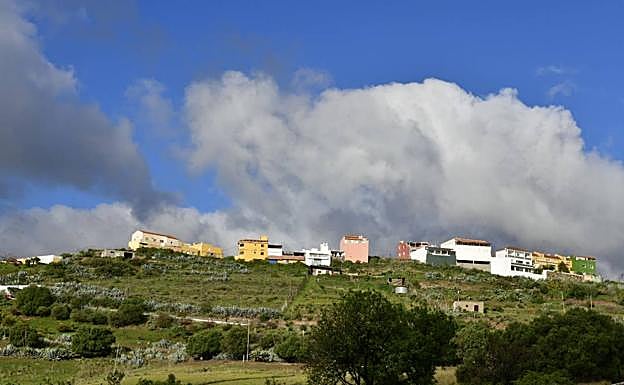 Imagen principal - Imágenes del tiempo este jueves en Gran Canaria. 
