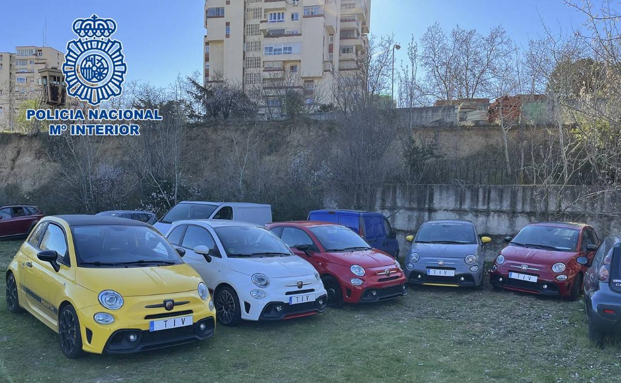 Vehículos incautados por la Policía Nacional de una banda que clonaba vehículos deportivos 