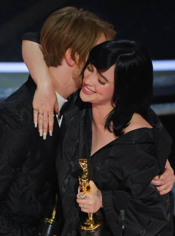 Billie Eillish y Finneas han ganado el Oscar a la mejor canción original.