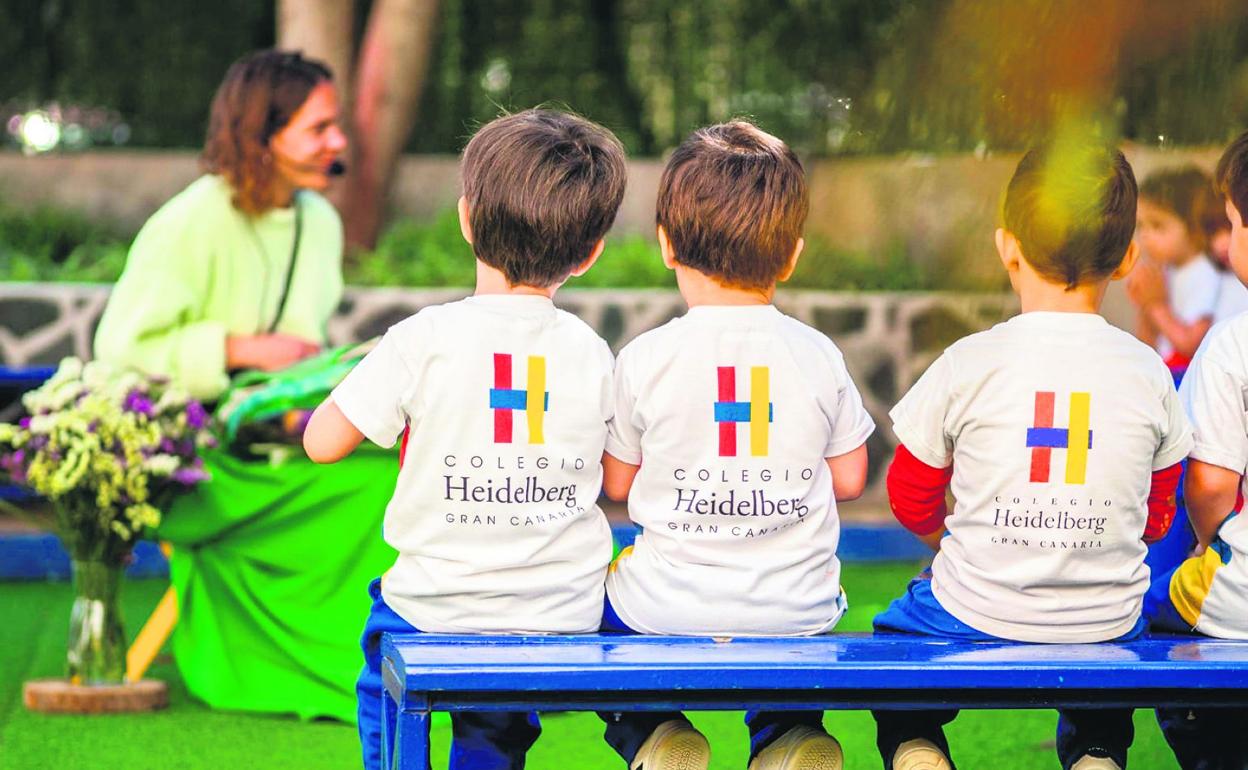  Alumnos en las instalaciones del Colegio Heidelberg. 