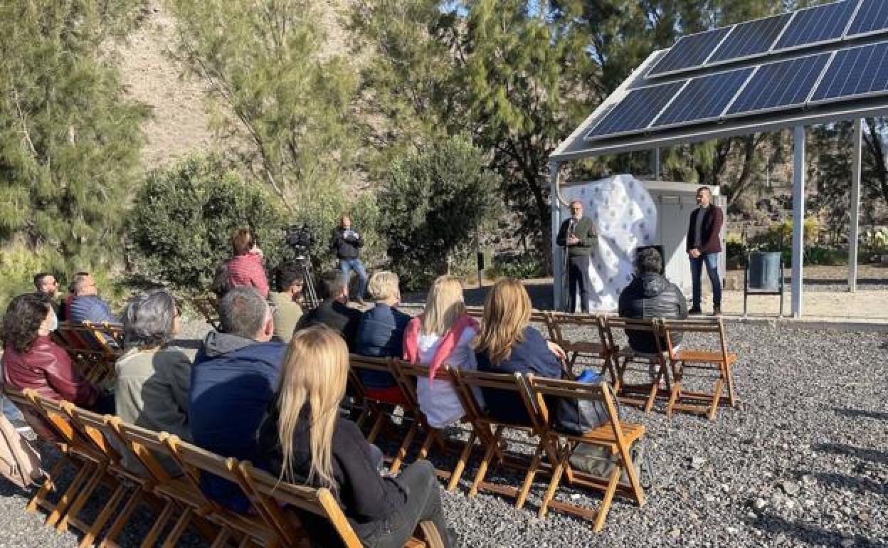 Un momento de la visita al CETA, a la que acudió el alcalde de Santa Lucía de Tirajana, Francisco García. 