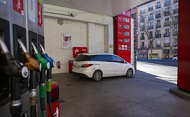 Las gasolineras de Canarias critican una medida que les obliga a financiar al Gobierno a coste cero. 
