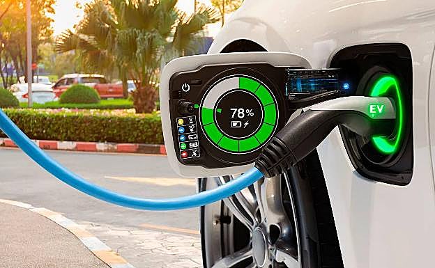 Madrid es donde más coches eléctricos se venden, y Barcelona donde hay más puntos de recarga