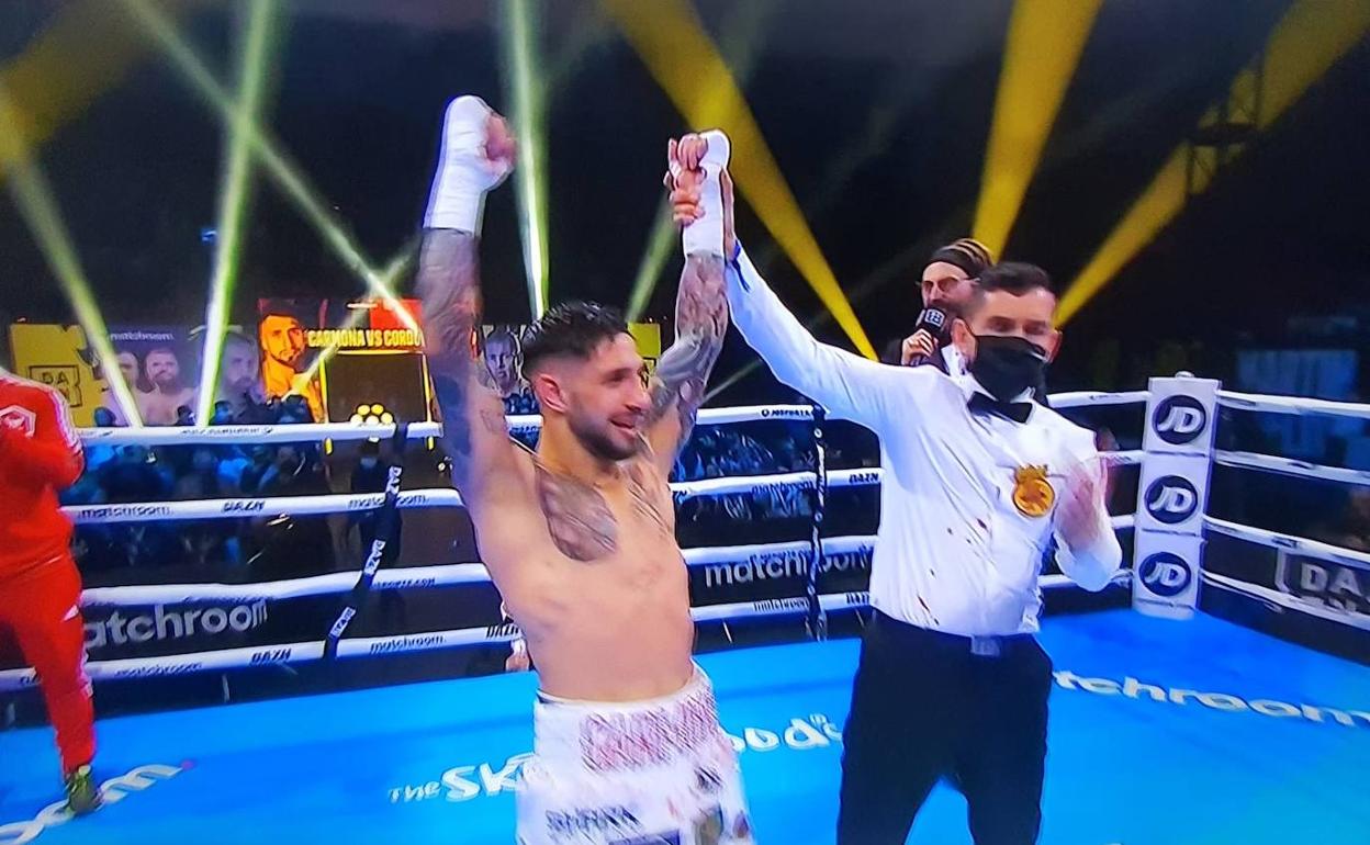 Samuel Carmona, en el momento del anuncio de su victoria. 