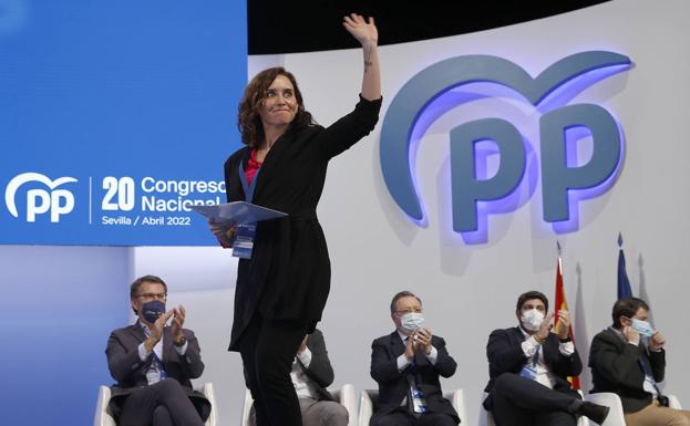 La presidenta de la Comunidad de Madrid, Isabel Díaz Ayuso, interviene en el XX Congreso Nacional del PP. 