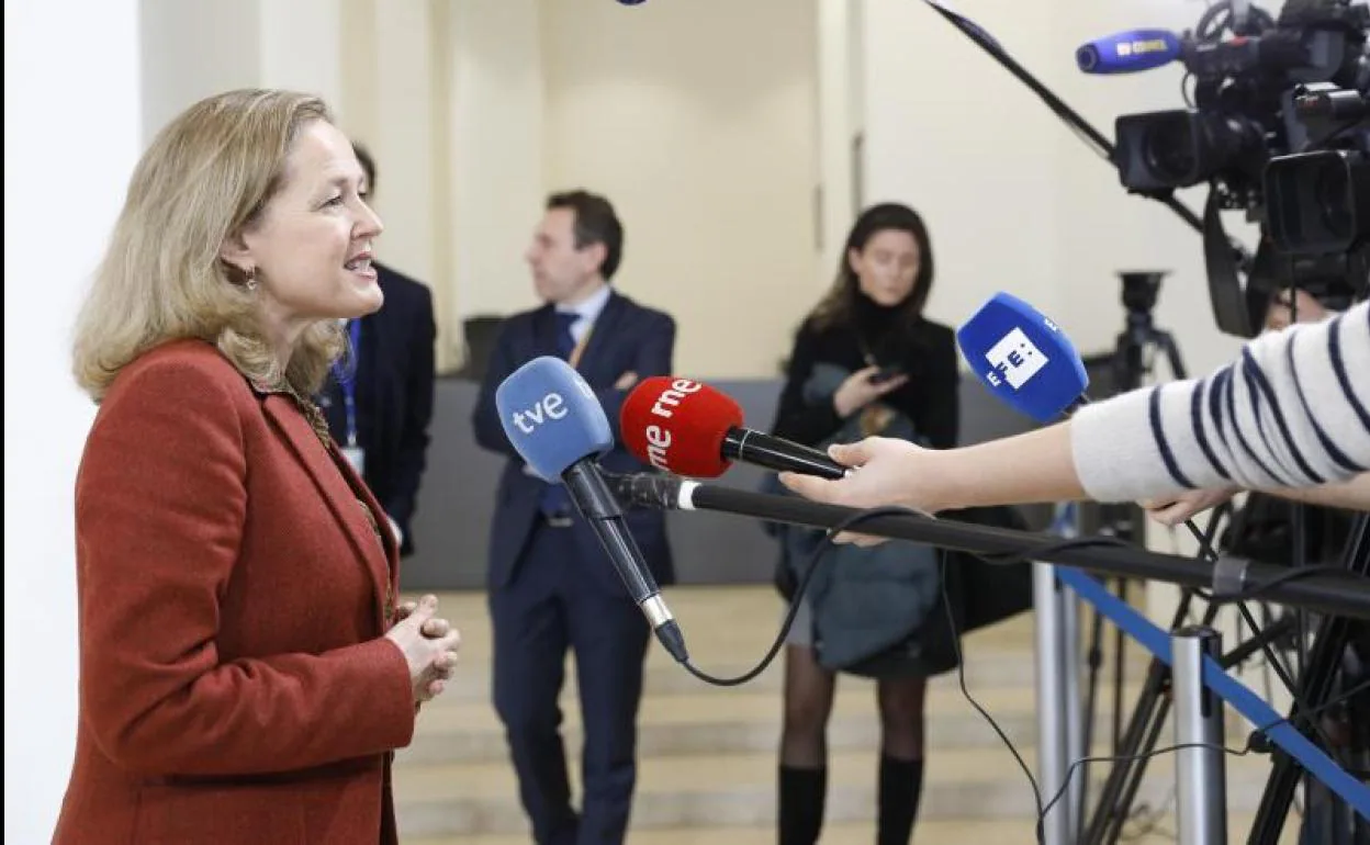 Al finalizar la reunión del Eurogrupo, la vicepresidenta primera y ministra de Economía española, Nadia Calviño, y su homóloga holandesa, Sigrid Kaag, presentaron el texto conjunto.