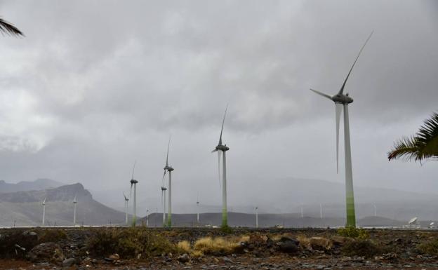 Imagen principal - Tras el fin de la alerta, vuelve el viento fuerte este miércoles a Gran Canaria