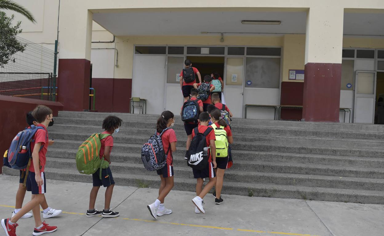 Imagen de archivo de alumnado en un colegio. 