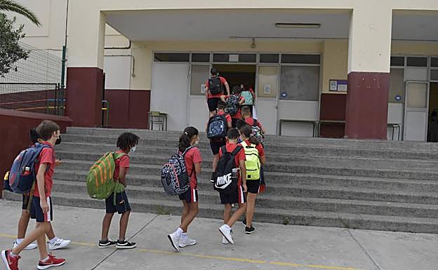 Canarias tendrá Emocrea hasta sexto, una hora más de educación física en los colegios y filosofía como optativa en 4º de la ESO 