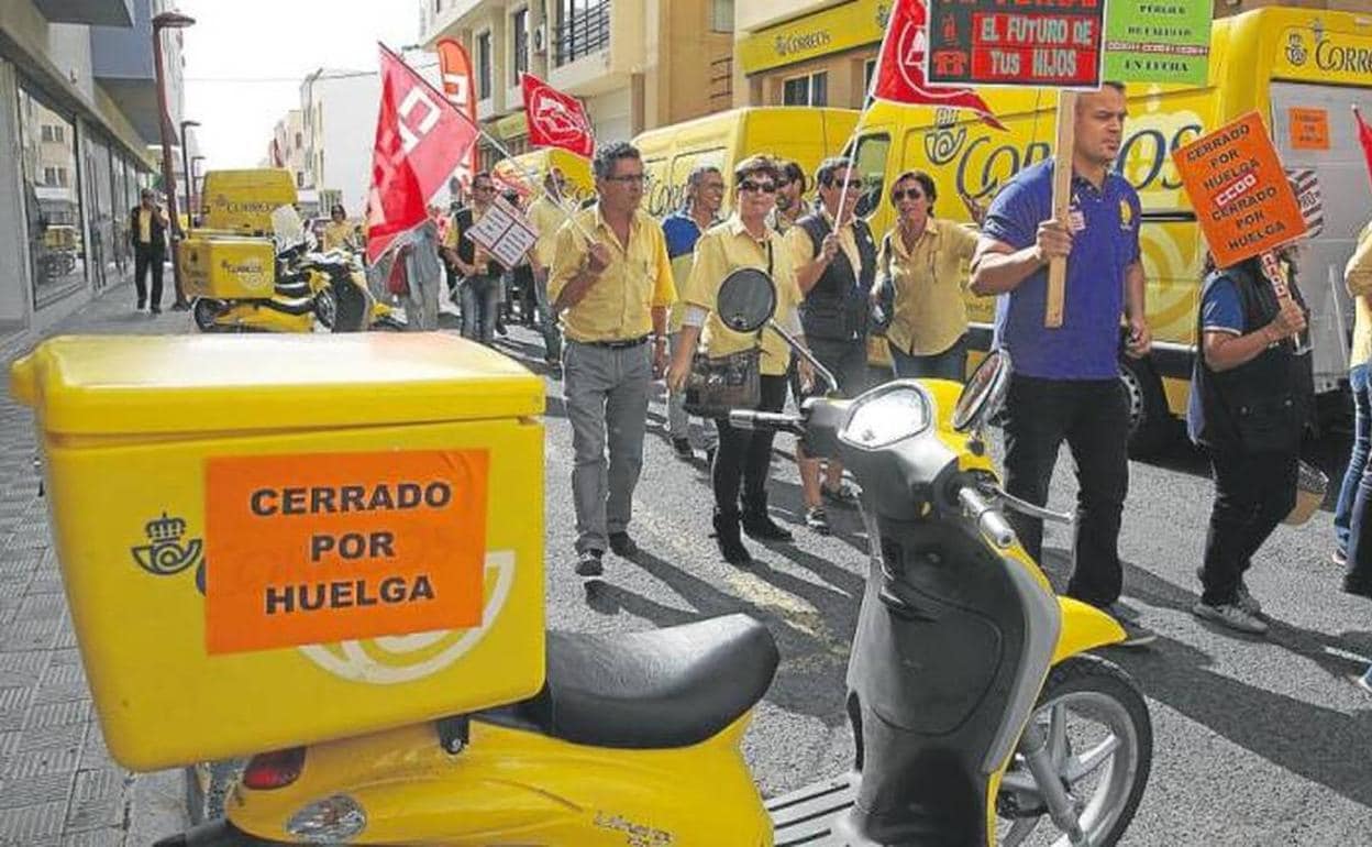 Imagen de archivo de una huelga del pesonal de Correos. 