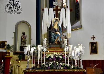 Imagen secundaria 1 - El Viernes Santo procecionan el Cristo y la Soledad por las calles de La Isleta y el Cristo Yacente en el templo, como el Cristo Resucitado, el Sábado de Gloria. 
