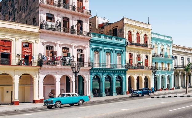 Primera parada del road trip cubano definitivo: La Habana Vieja. Imagen extraída del banco de imágenes gratuítas de Unsplash 