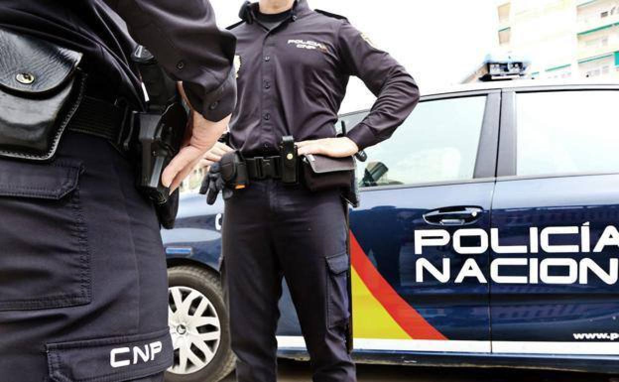 Tres jóvenes roban a un anciano en Tenerife y hacen pagos con tarjeta por más de 11.000 euros
