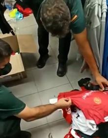 Imagen secundaria 2 - Intervienen más de 1.100 artículos falsificados de marcas en Lanzarote