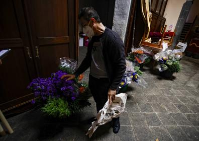Imagen secundaria 1 - Preparativos de la imágenes este martes en Santo Domingo.