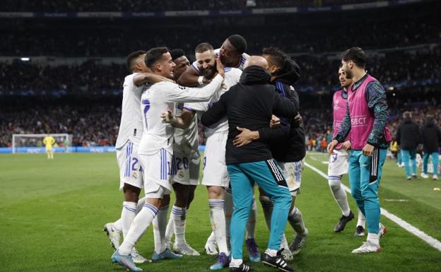 Los jugadores del Real Madrid celebran el gol de Benzema que dio el pase a semifinales. 