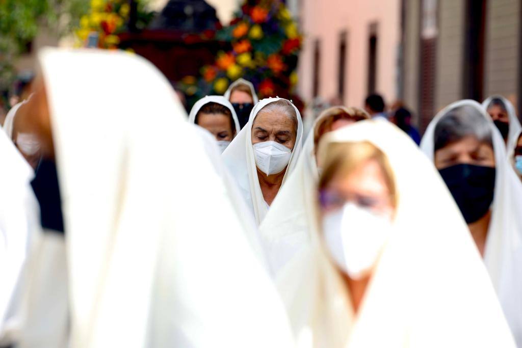 Fotos: La procesión de Las Mantillas vuelve a Vegueta