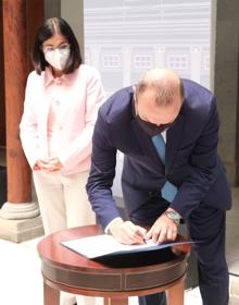 Imagen secundaria 2 - Carolina Darias y Augusto Hidalgo en el acto de adhesión de hoy. 